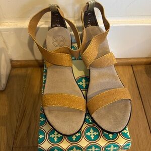 Charleston Fairchild gold size 8 sandals